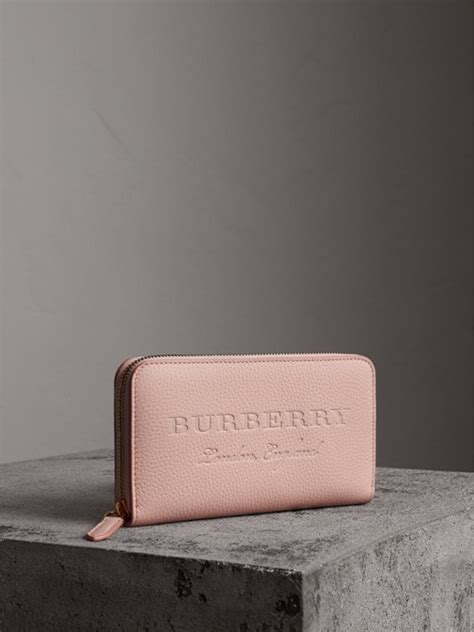 portafoglio pelle vacchetta burberry con cinturino|Portafogli BURBERRY da Donna .